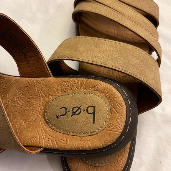 b.o.c. Women's Tan Sandals size 9 - Picture 5 of 5